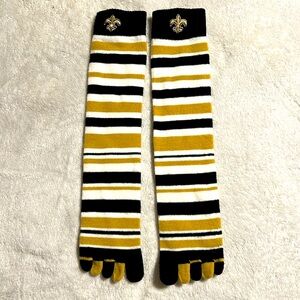 NFL Saints . Five Fingers Striped Toe Socks with Fleur-de-lis. NWOT.